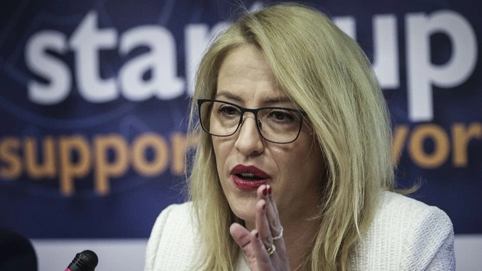 Απίστευτη η Δούρου! – Ενοχοποιεί την Πυροσβεστική για την τραγωδία στο Μάτι